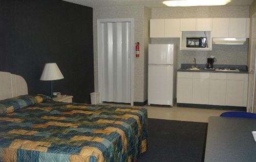 Studio Inn And Suites Galloway Room photo